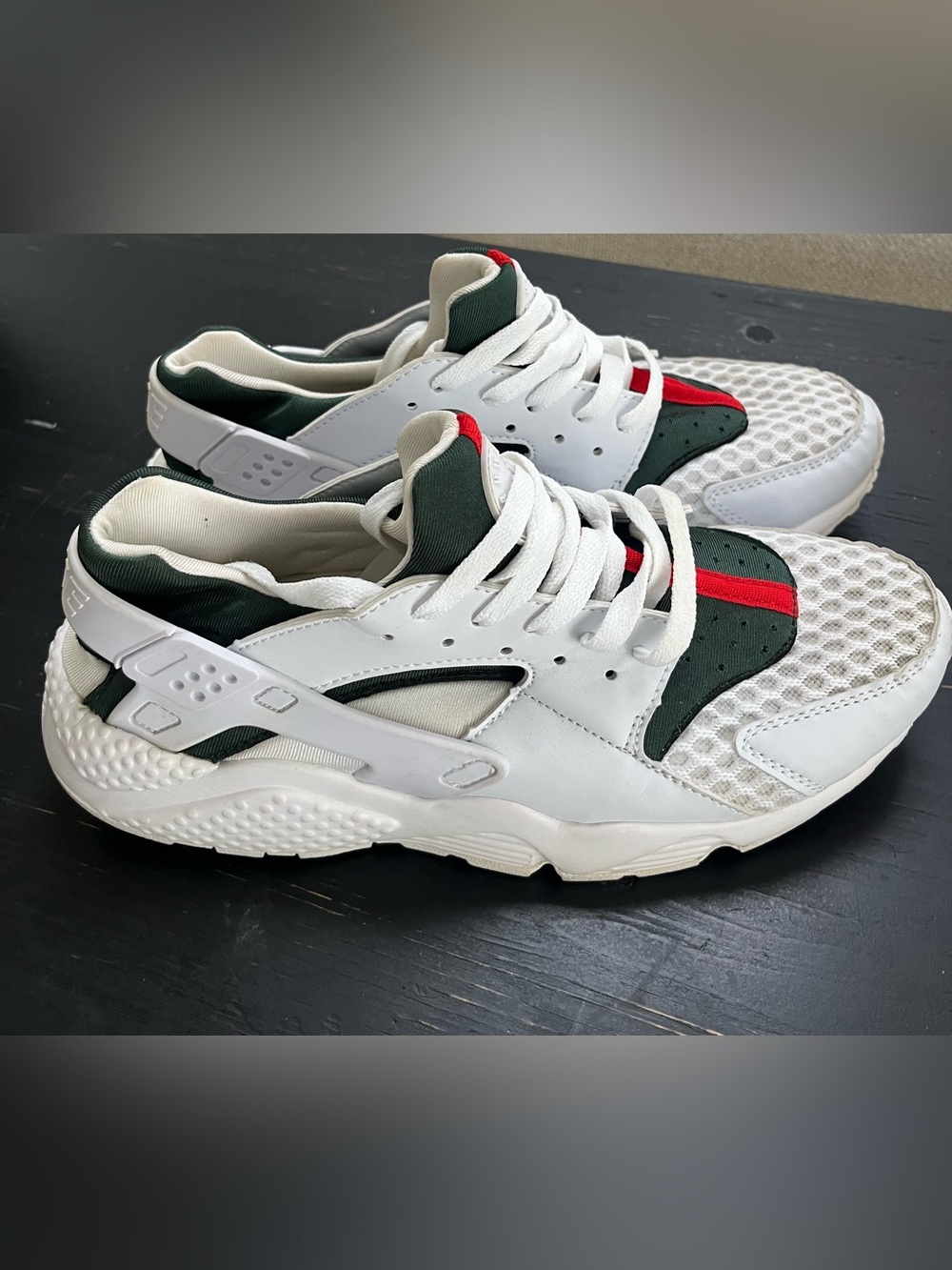 Nike Air Huarache Men's 9.5 White Green
Red Sneakers